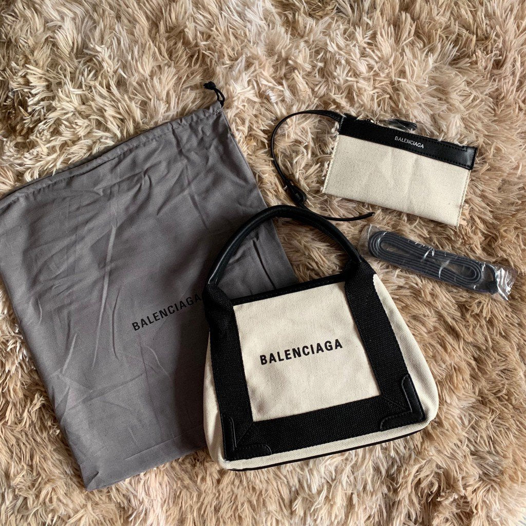 【バレンシアガ】人気商品  NAVY カバス(送料無料)