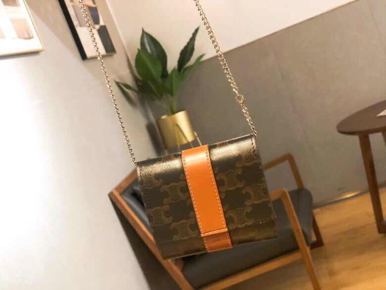 【セリーヌ】大人気 モダンなデザイン 仕事にもお出かけにも最適!