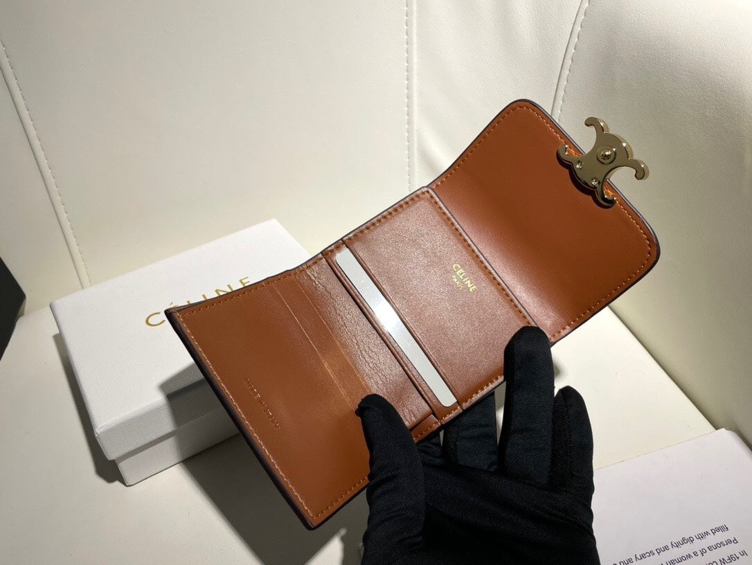 【セリーヌ】大人気 三折財布どんなシーンでも大活躍 実用性抜群の一品!