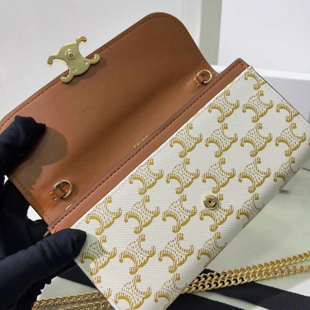 【セリーヌ】25SS年のマストアイテム!スタイルを格上げ