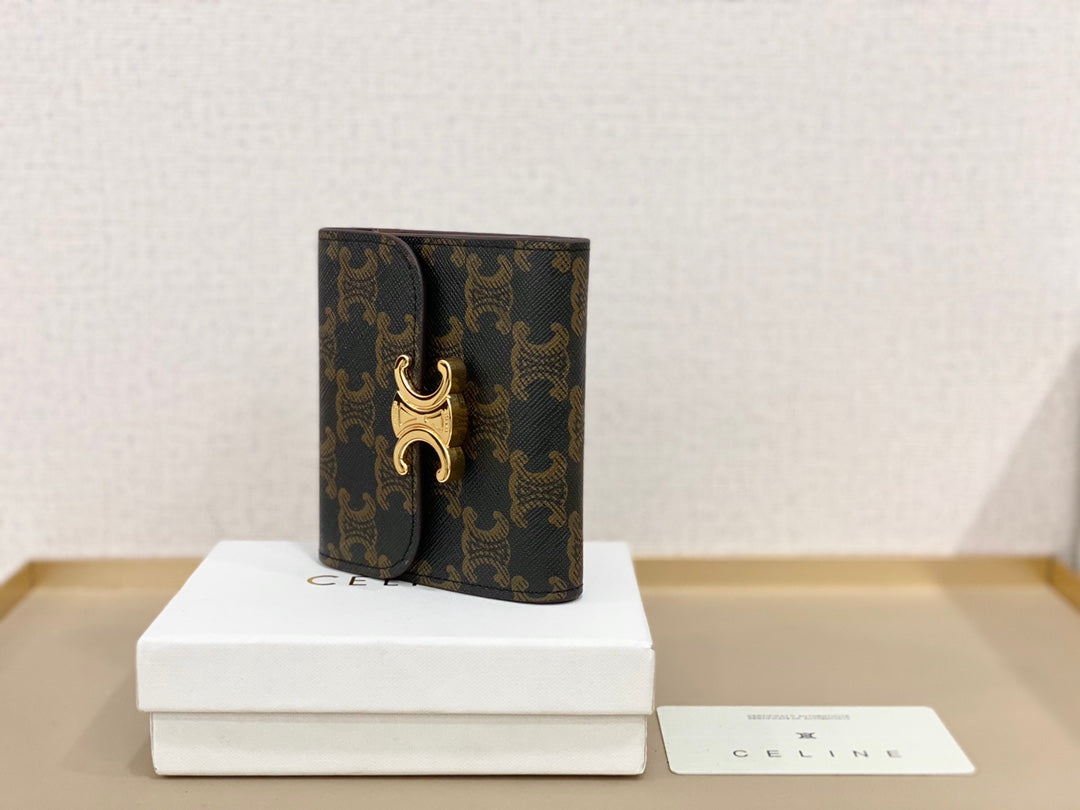 【セリーヌ】大人気 軽量&コンパクト持ち運びに便利な短い財布 !