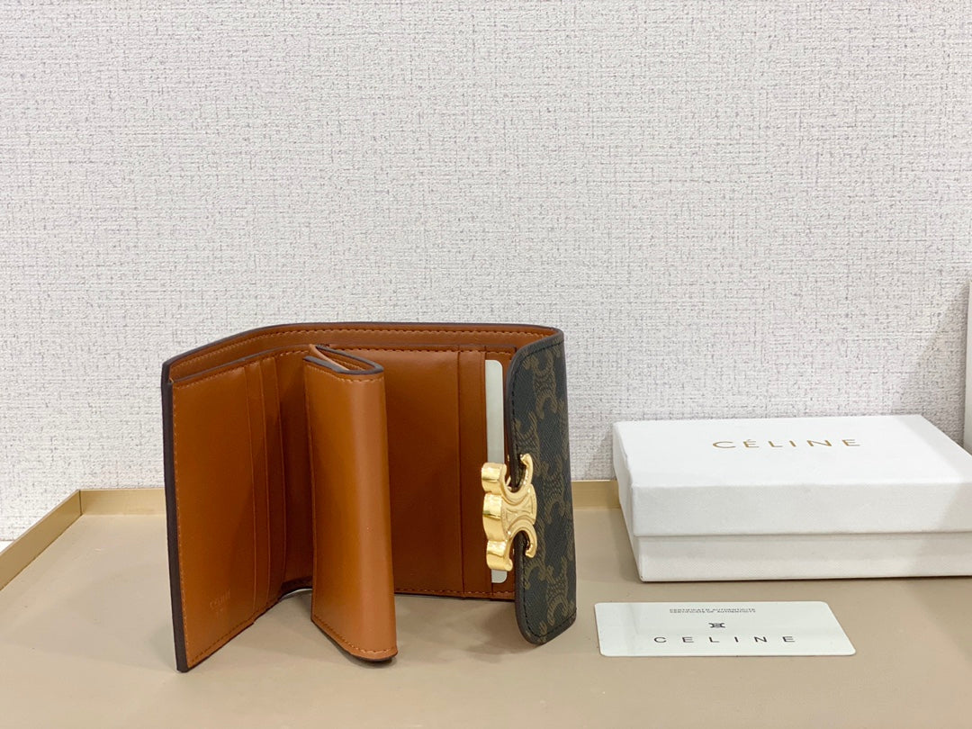 【セリーヌ】大人気 軽量&コンパクト持ち運びに便利な短い財布 !