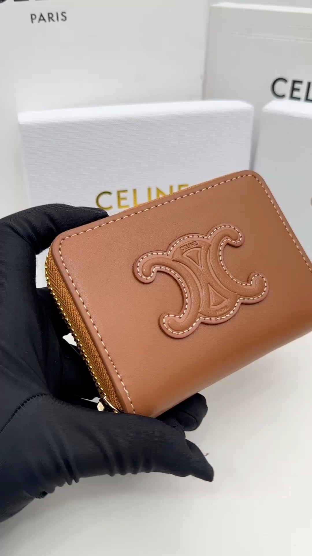 【セリーヌ】春夏の新作!高級感溢れるエレガンスな一品