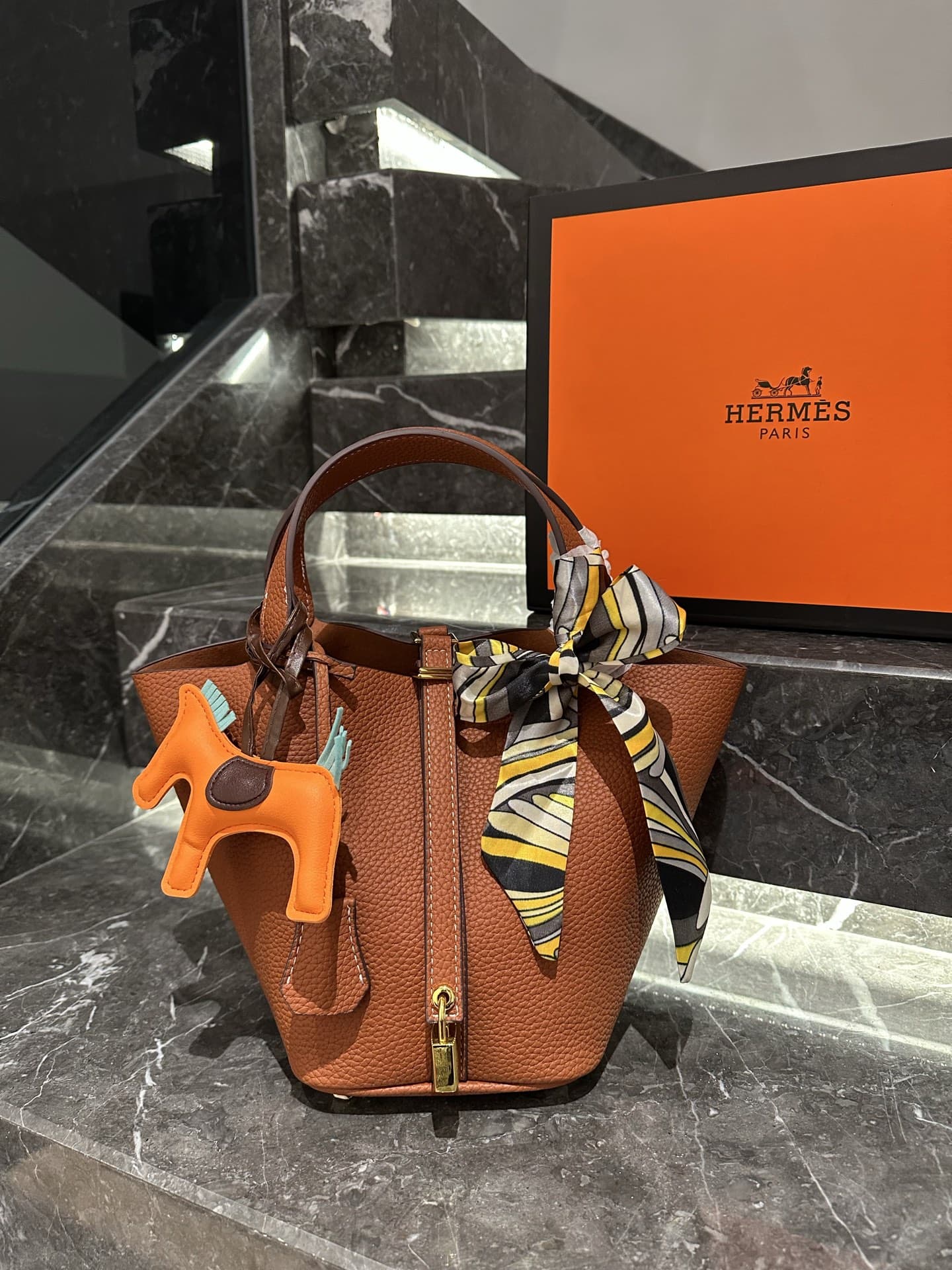 【エルメス】入手困難なピコタンロックPM18+内袋+ポニーペンダント+スカーフ