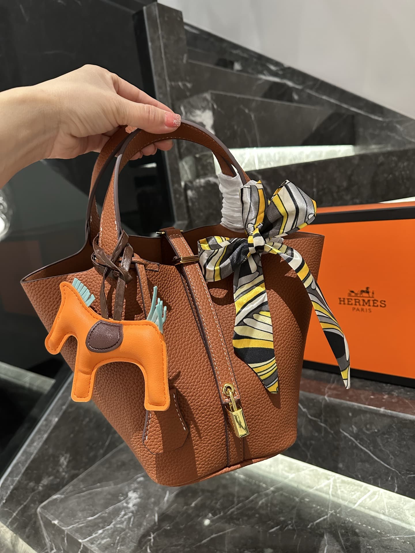 【エルメス】入手困難なピコタンロックPM18+内袋+ポニーペンダント+スカーフ