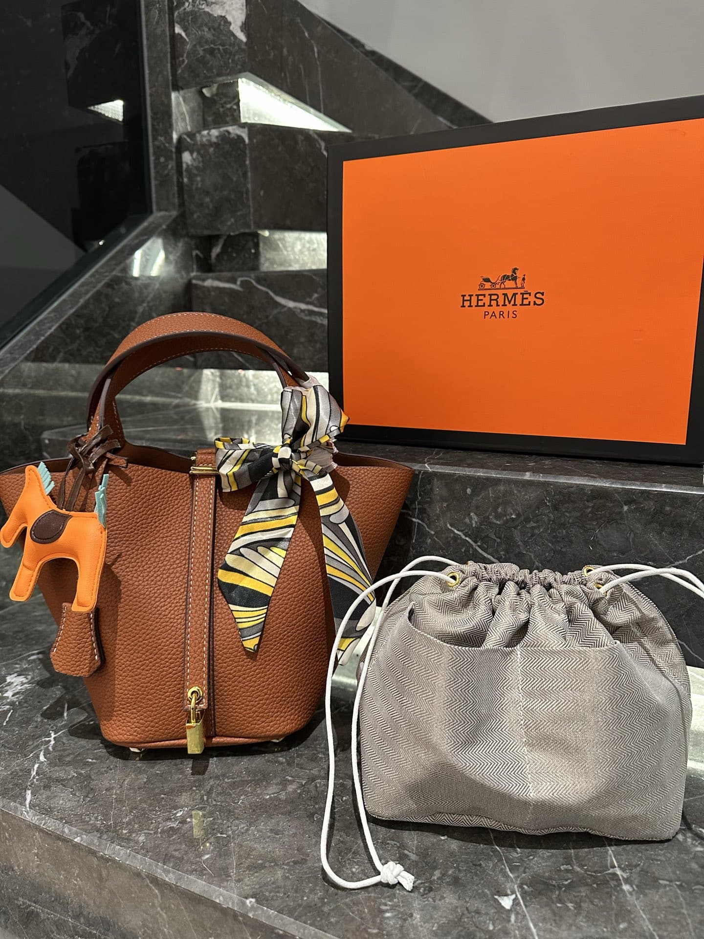 【エルメス】入手困難なピコタンロックPM18+内袋+ポニーペンダント+スカーフ