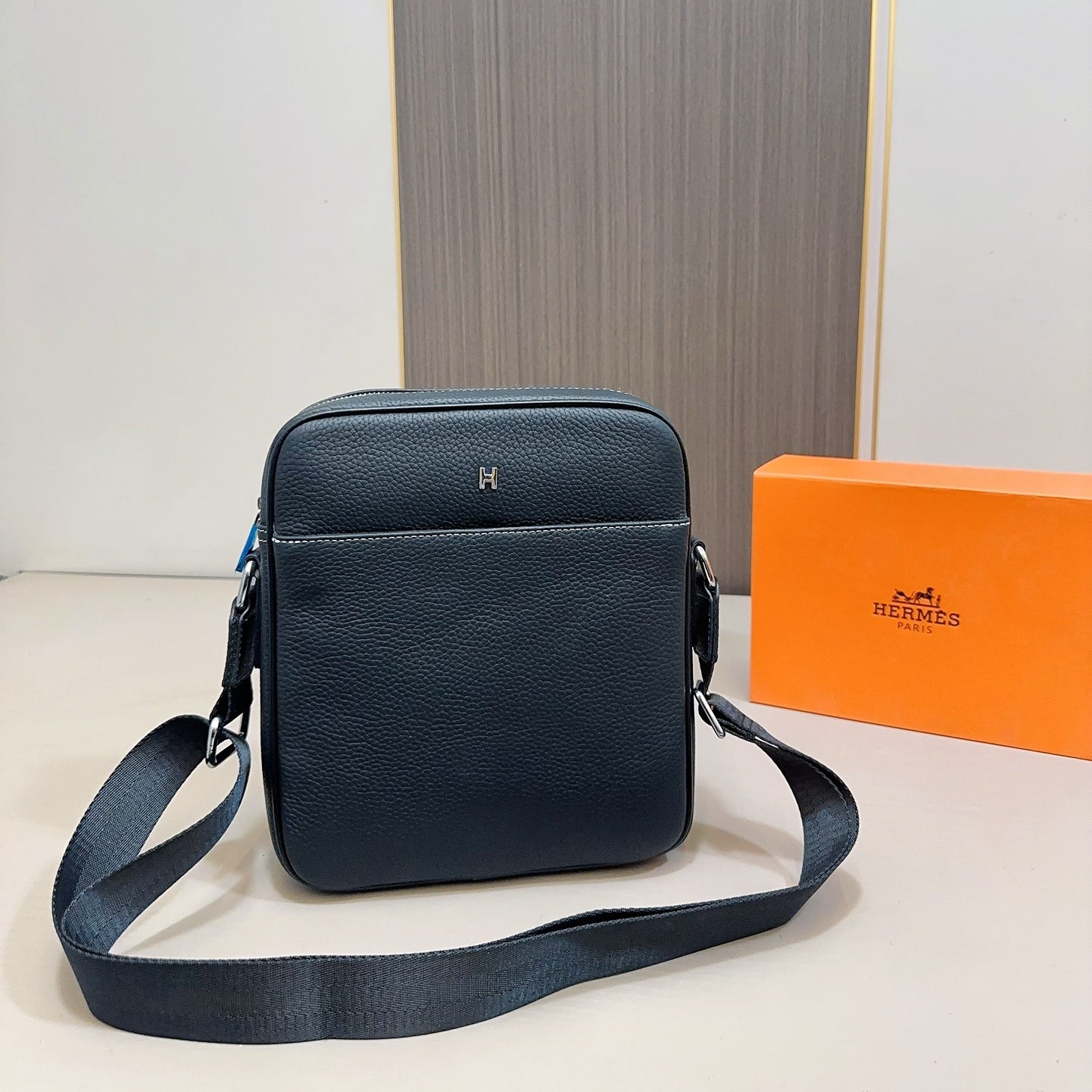 【エルメス】ユニセックス ブラックメッセンジャーバッグ(送料無料)