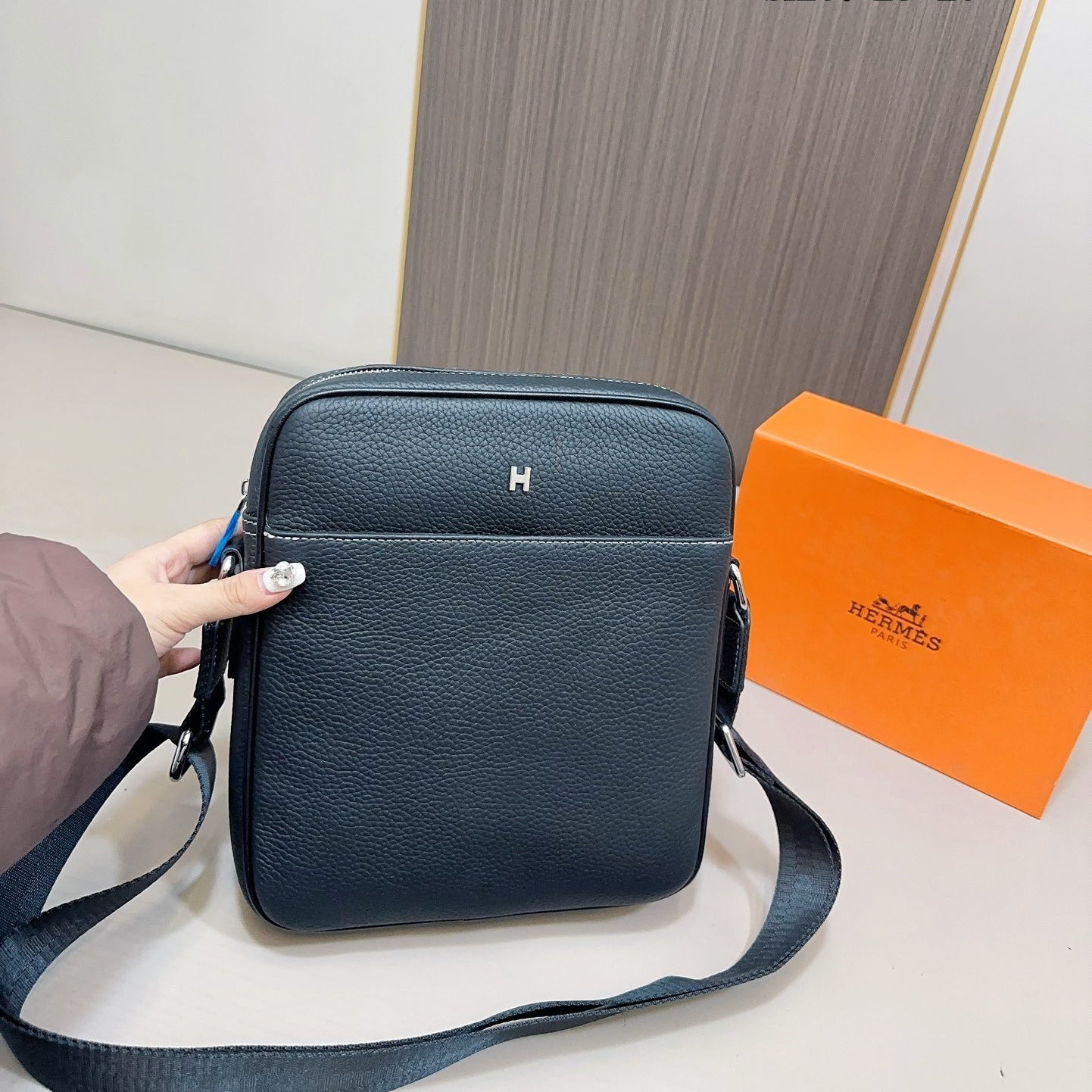 【エルメス】ユニセックス ブラックメッセンジャーバッグ(送料無料)