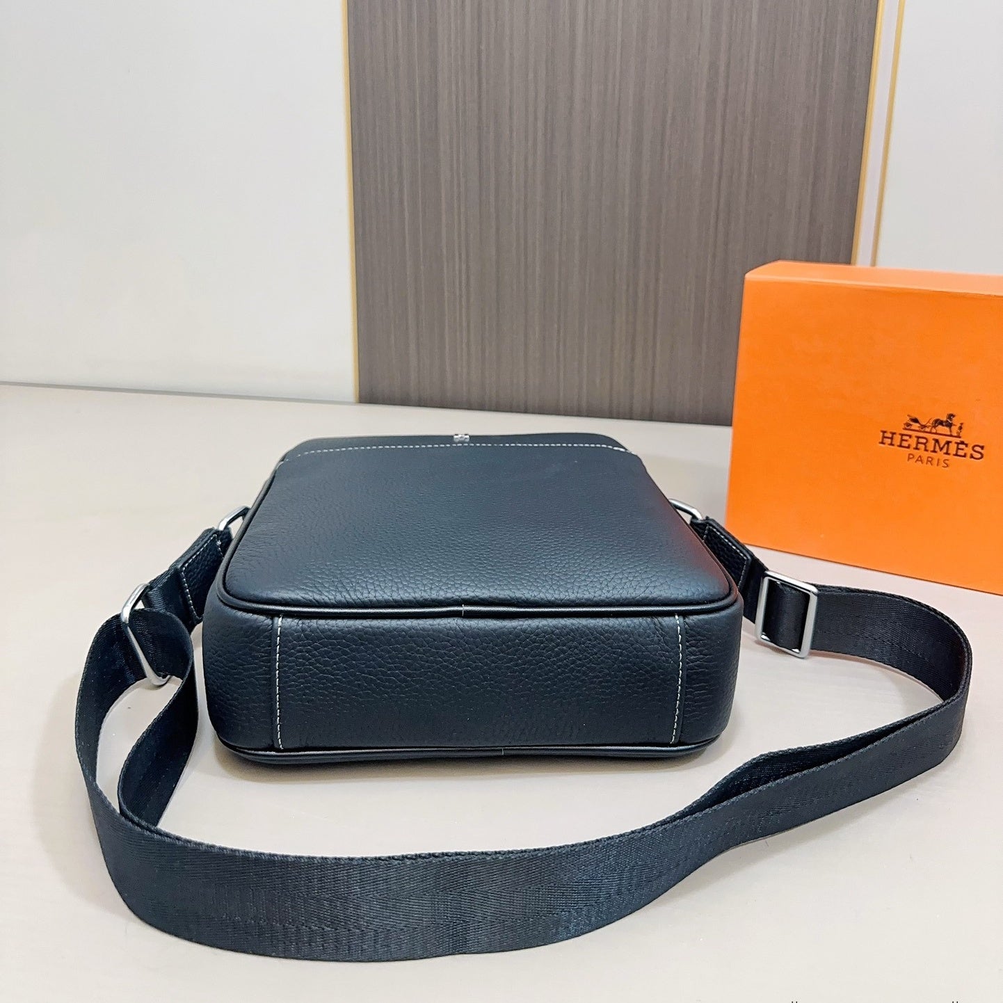 【エルメス】ユニセックス ブラックメッセンジャーバッグ(送料無料)