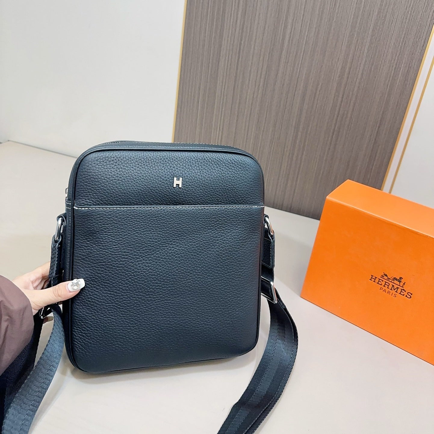 【エルメス】ユニセックス ブラックメッセンジャーバッグ(送料無料)