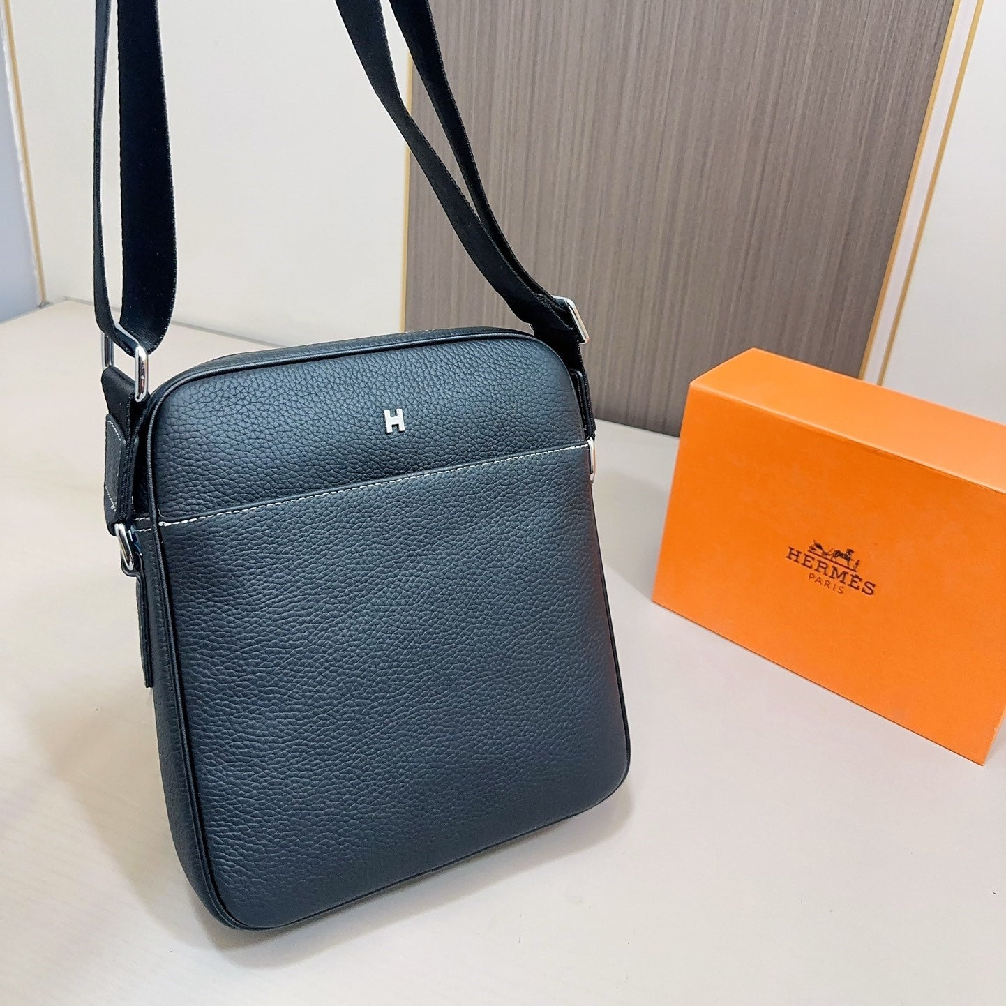 【エルメス】ユニセックス ブラックメッセンジャーバッグ(送料無料)