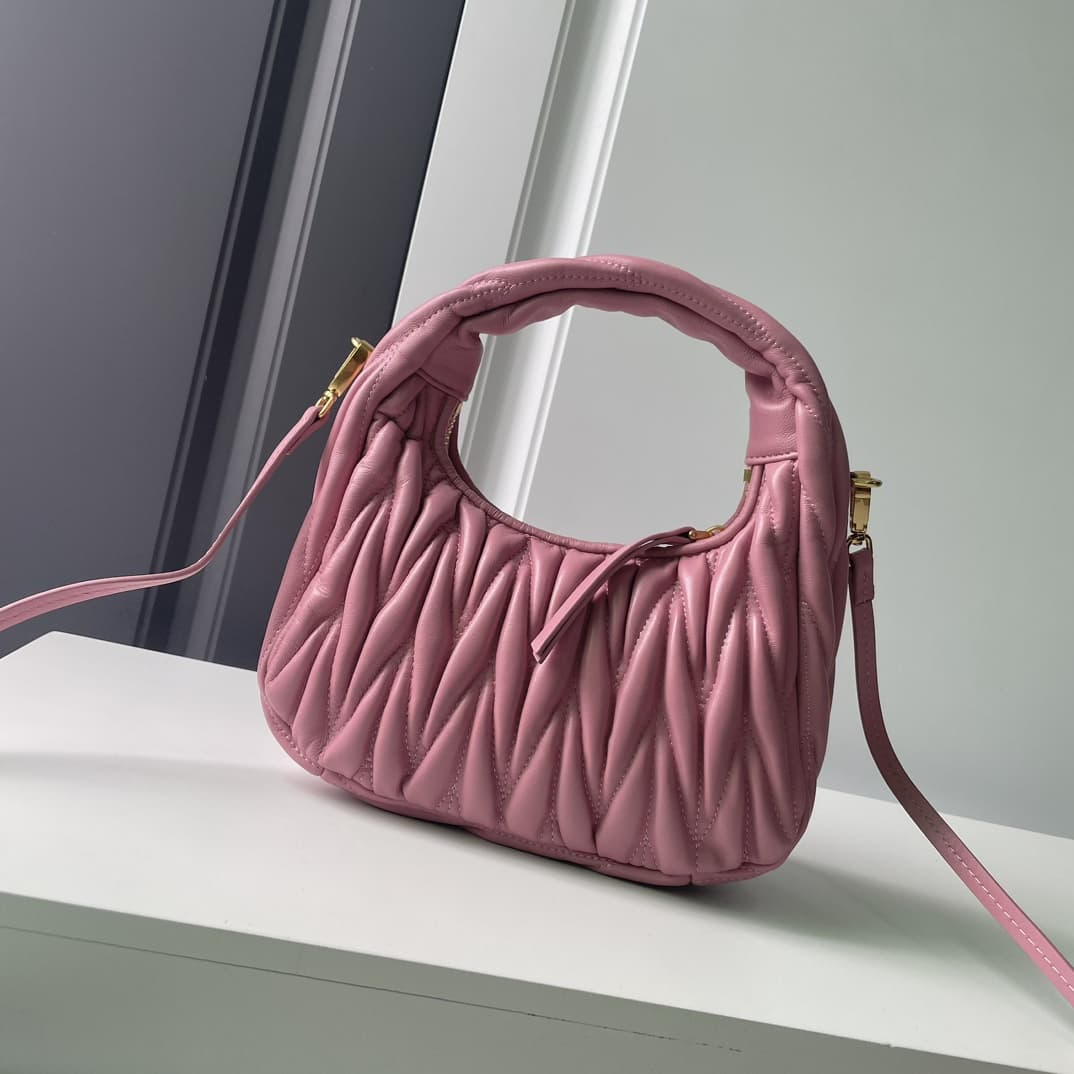 【ミュウミュウ】大人気☆ワンダー マテラッセ ホーボーバッグ5BC125