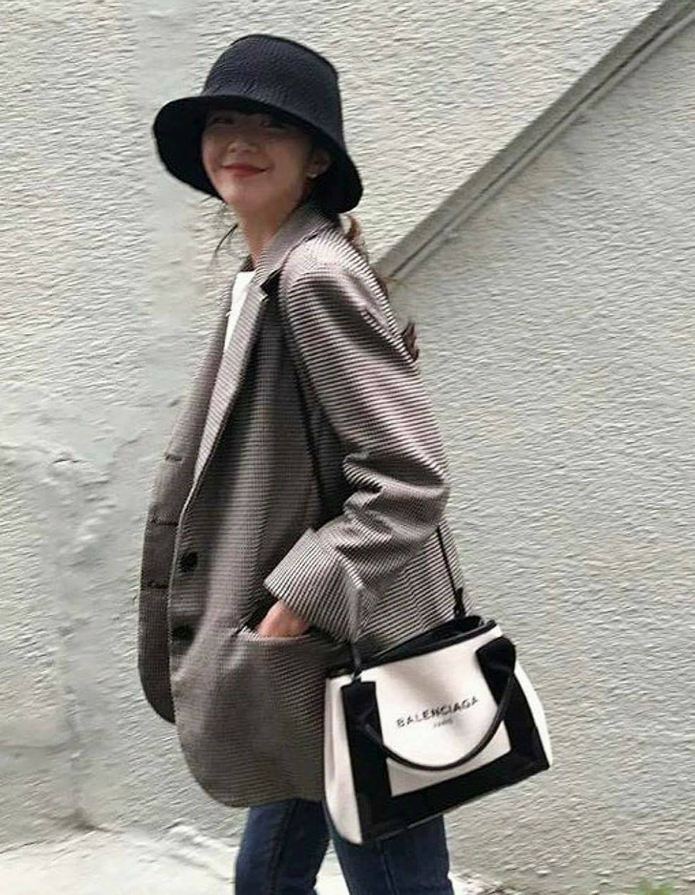 【バレンシアガ】人気商品  NAVY カバス(送料無料)