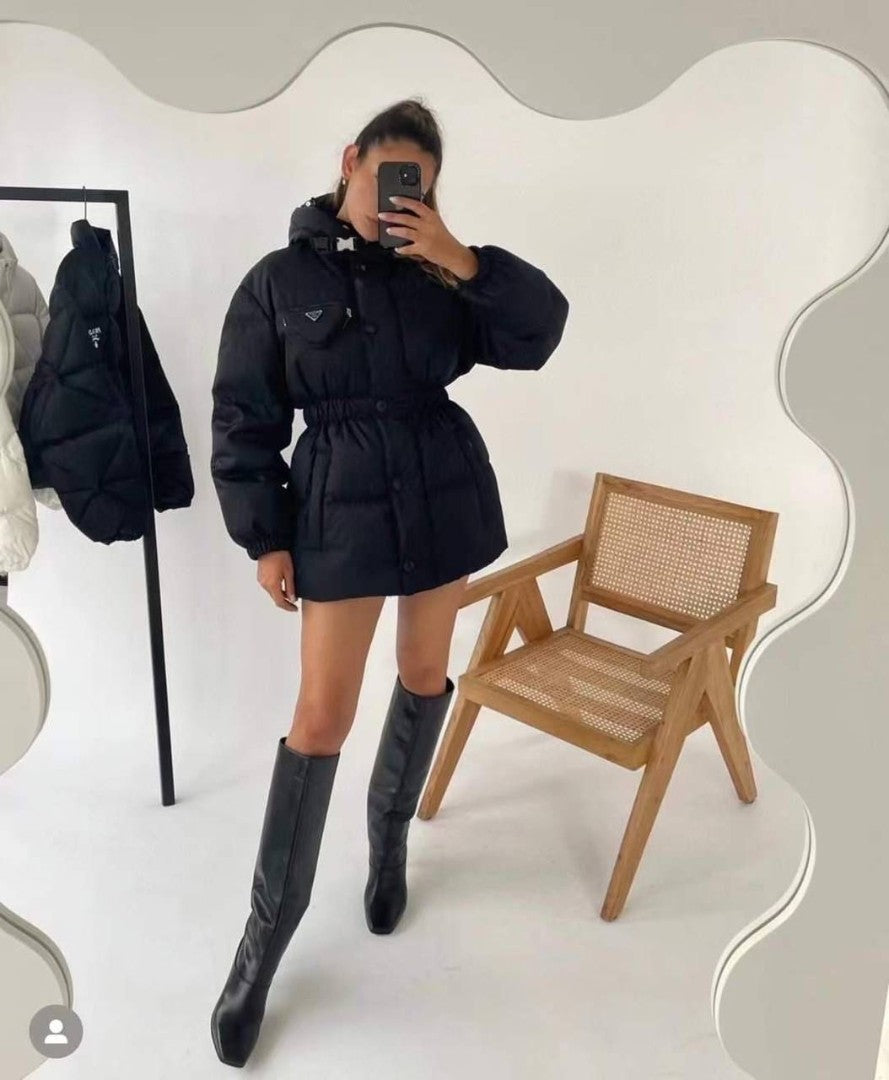 【プラダ】入手困難*ナイロン フード付ダウンジャケット レディース