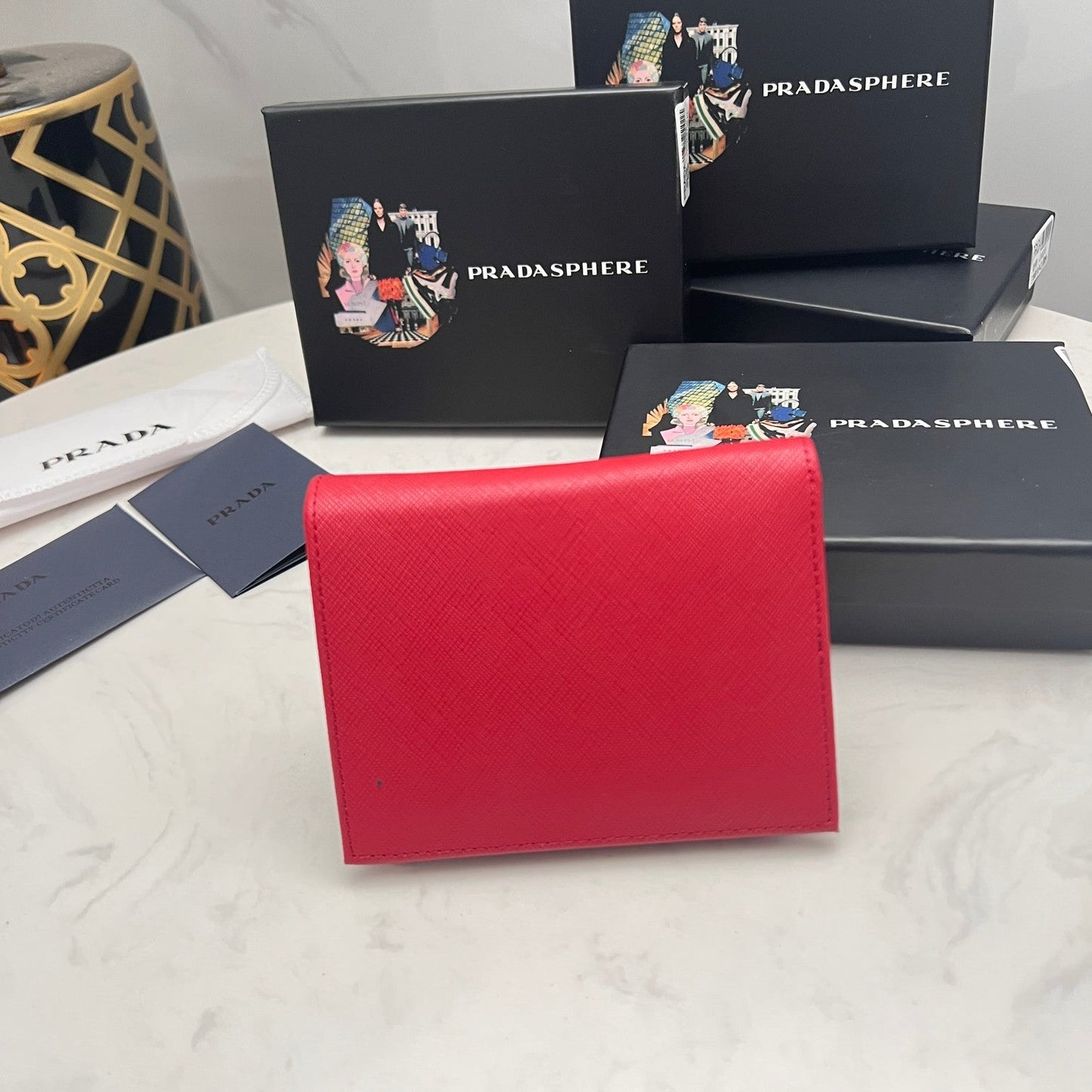 【プラダ】サフィアーノレザー使用 三角ロゴコインパース 春限定カラー展開中