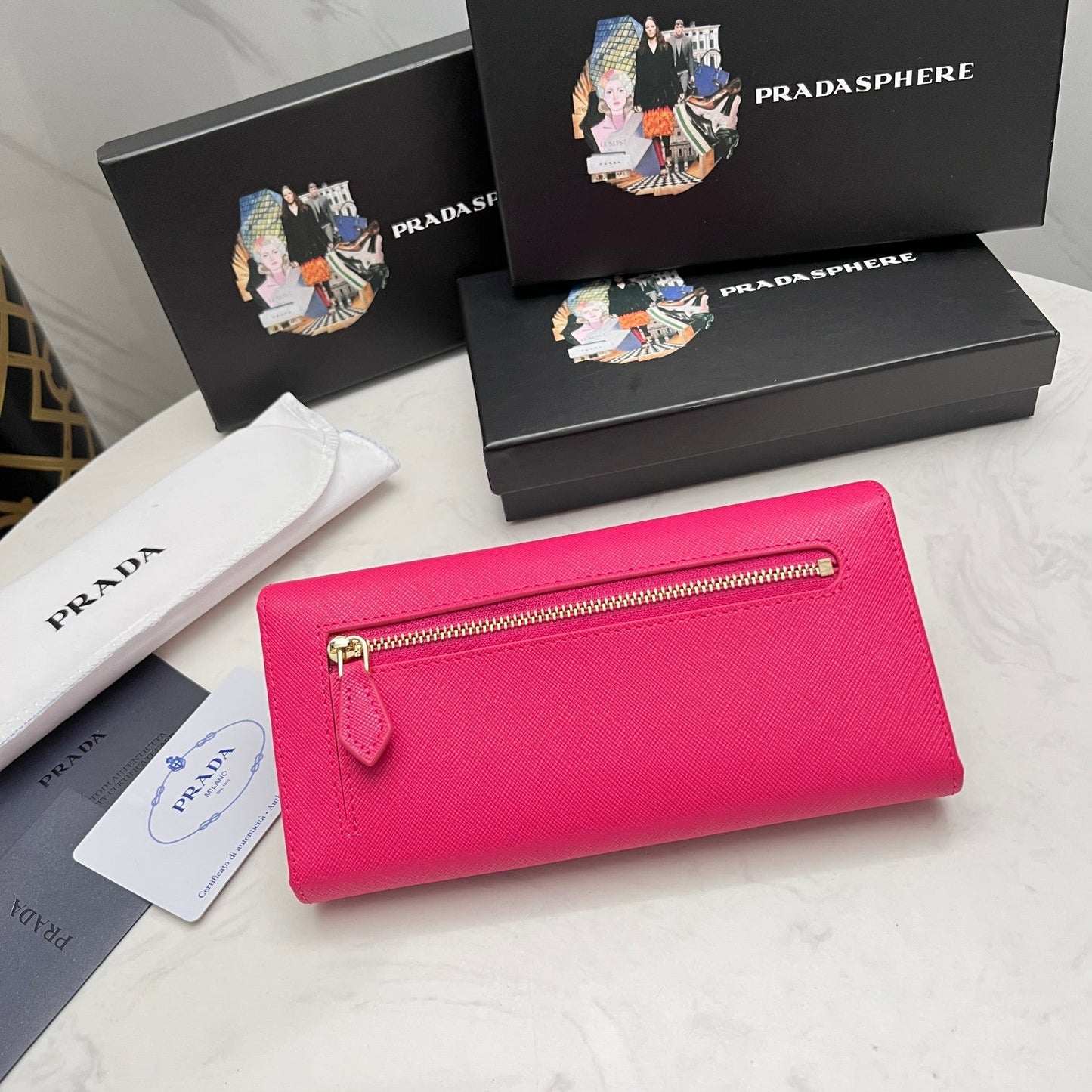 【プラダ】新作長財布 サフィアーノ素材で高級感満点