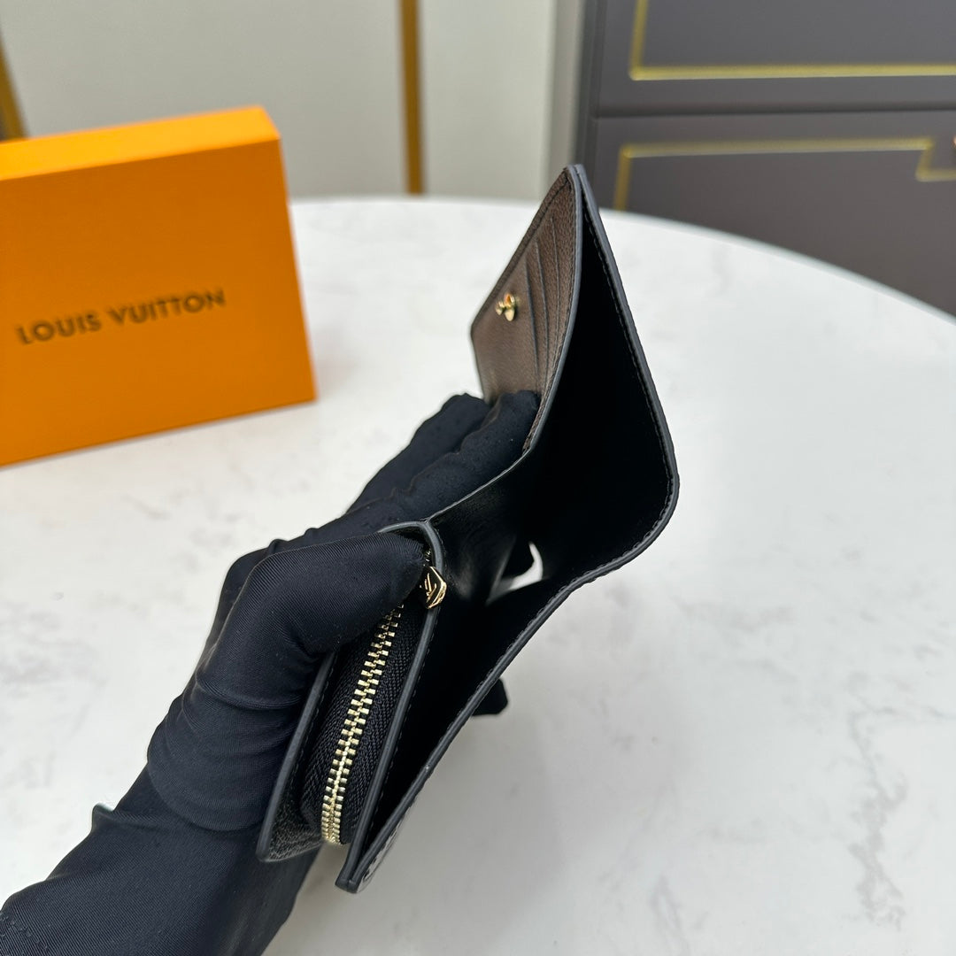 【ルイ・ヴィトン】大人気エンボス加工 短財布 洗練されたデザイン