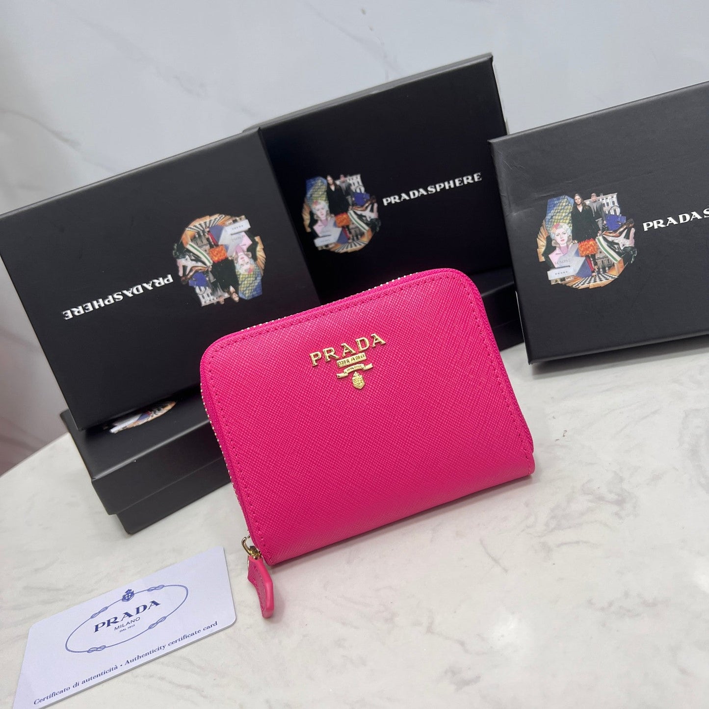 【プラダ】女性に人気のミニコインパース エレガントな印象 今だけ特価