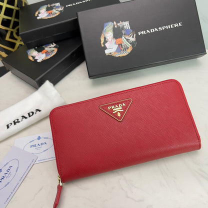 【プラダ】三角ロゴが光る 定番ジッパー長財布 上品な定番モデル